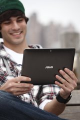 ASUS EEE PAD TRANSFORMER TF101 IN HAND FACE