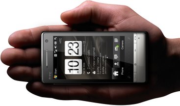 HTC TOUCH DIAMOND2 IN HAND
